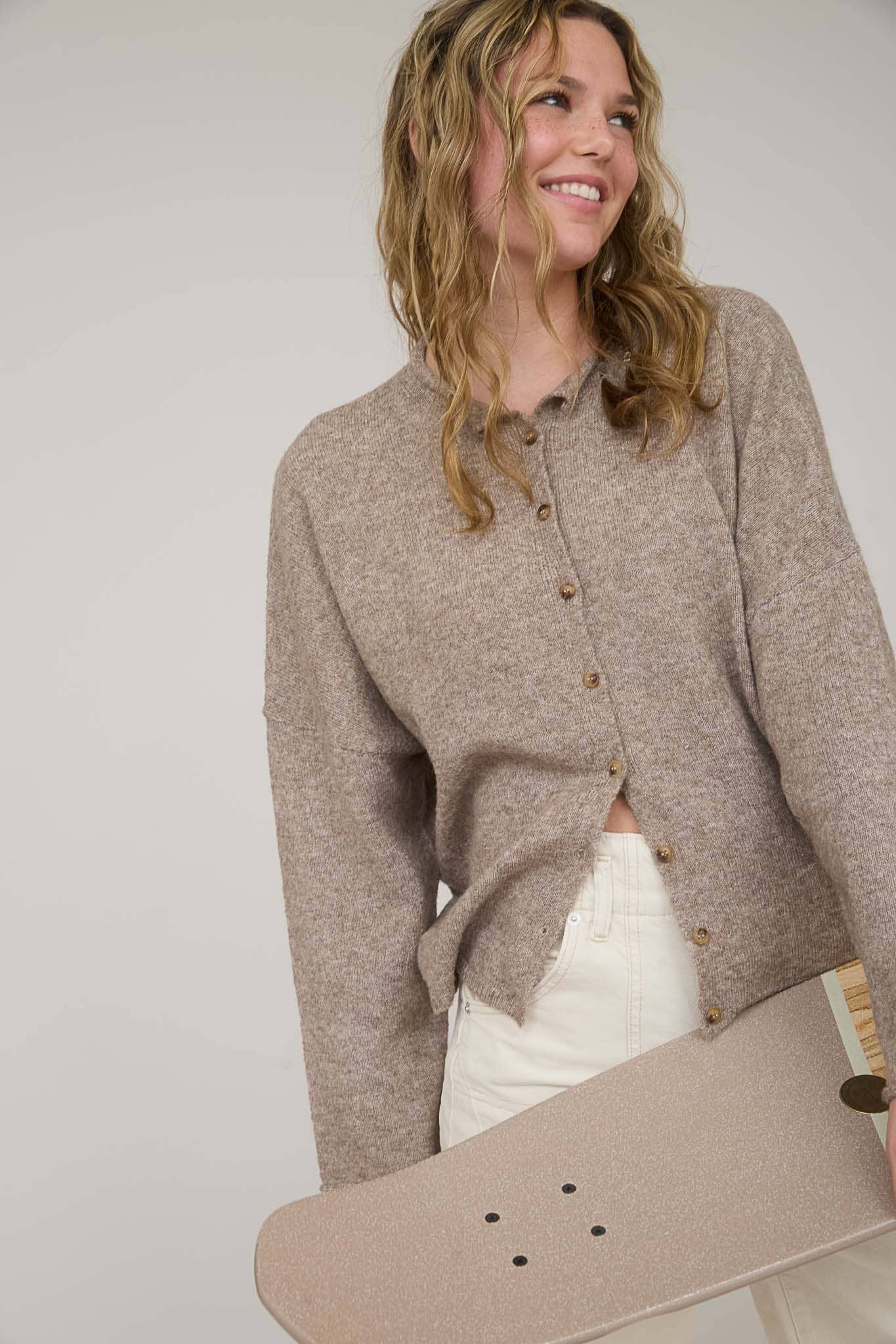 LIGHTWEIGHT BUTTON DOWN KNIT CARDIGAN