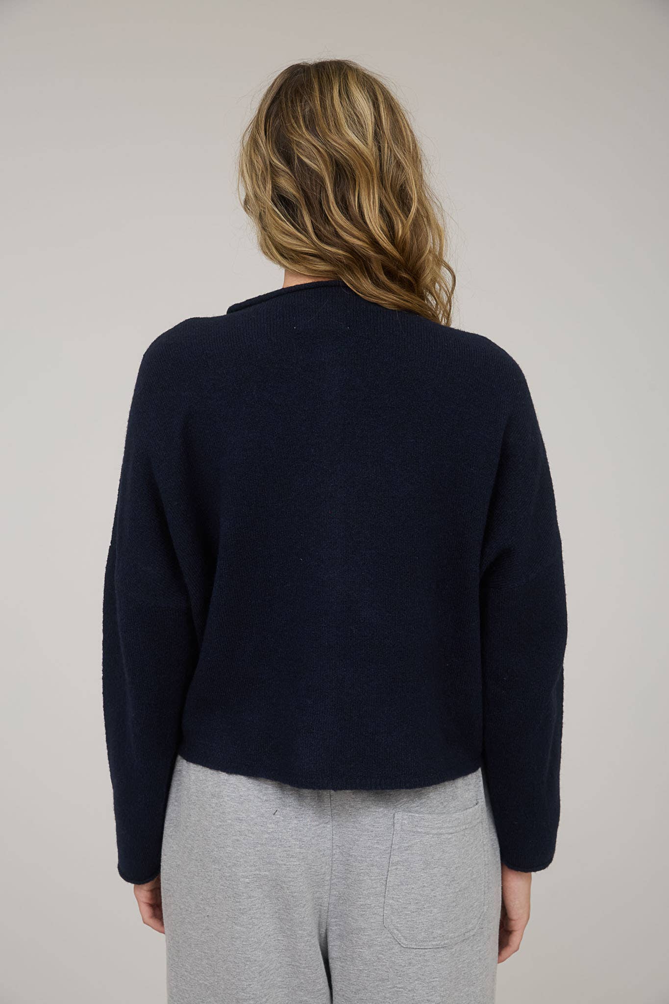 LIGHTWEIGHT BUTTON DOWN KNIT CARDIGAN