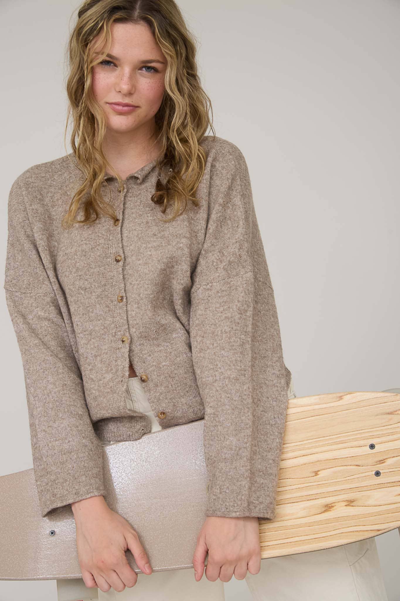 LIGHTWEIGHT BUTTON DOWN KNIT CARDIGAN