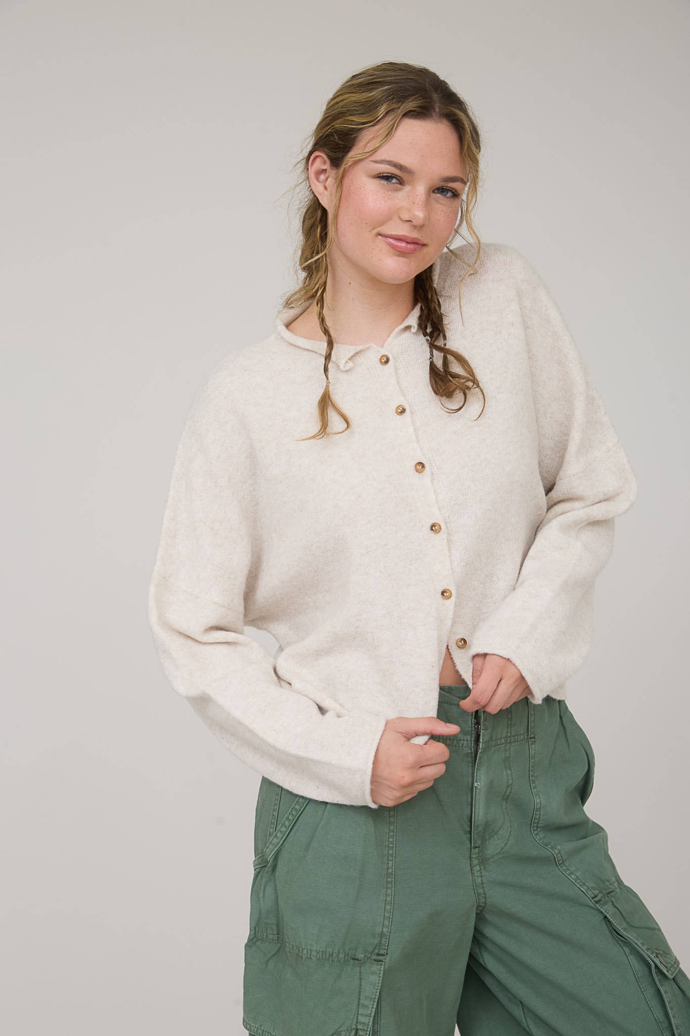 LIGHTWEIGHT BUTTON DOWN KNIT CARDIGAN