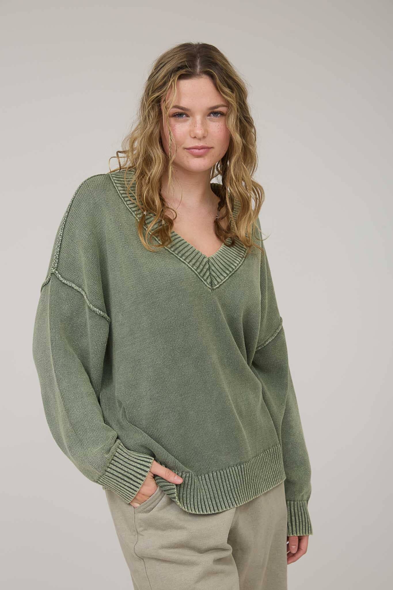 WASHED V NECK SWEATER