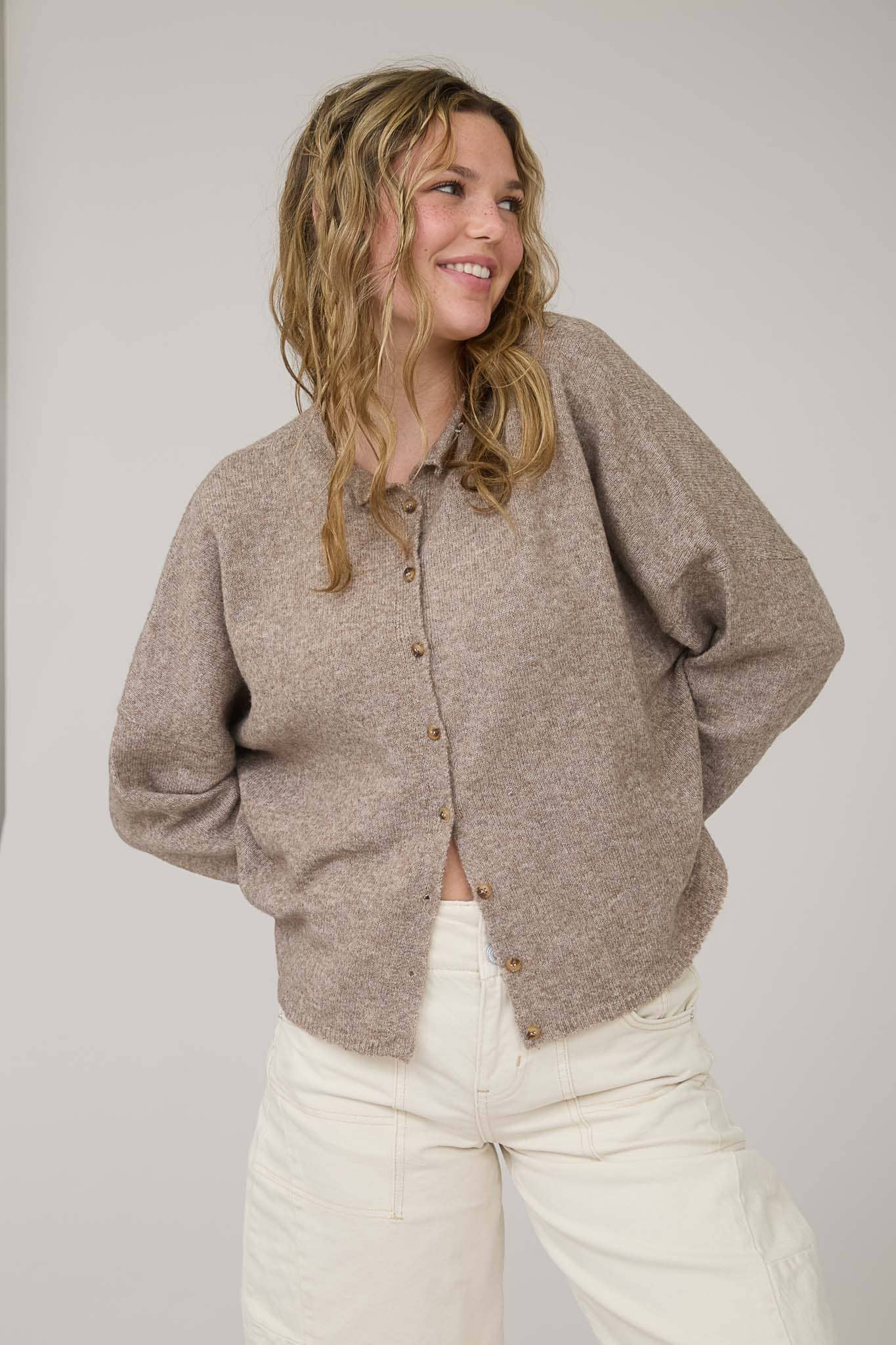 LIGHTWEIGHT BUTTON DOWN KNIT CARDIGAN