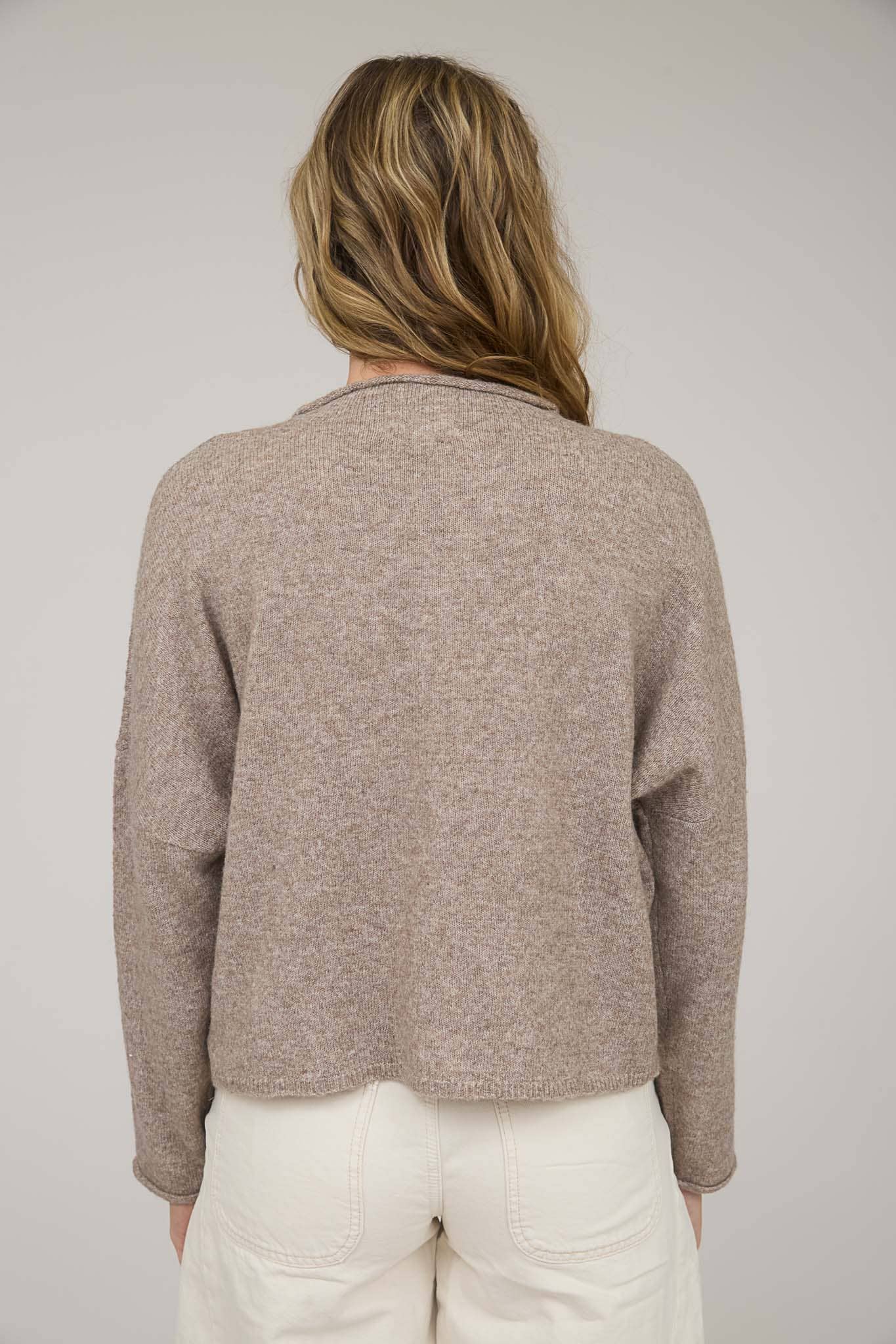 LIGHTWEIGHT BUTTON DOWN KNIT CARDIGAN