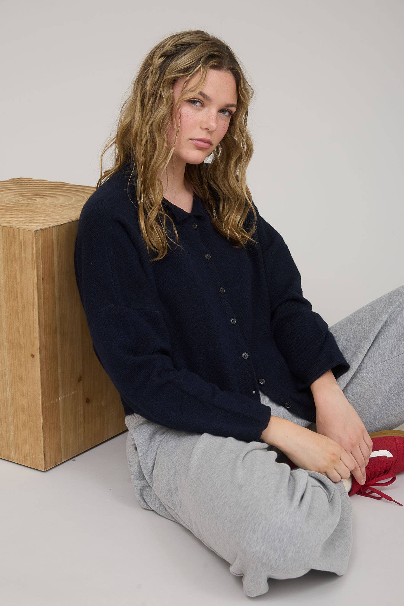 LIGHTWEIGHT BUTTON DOWN KNIT CARDIGAN