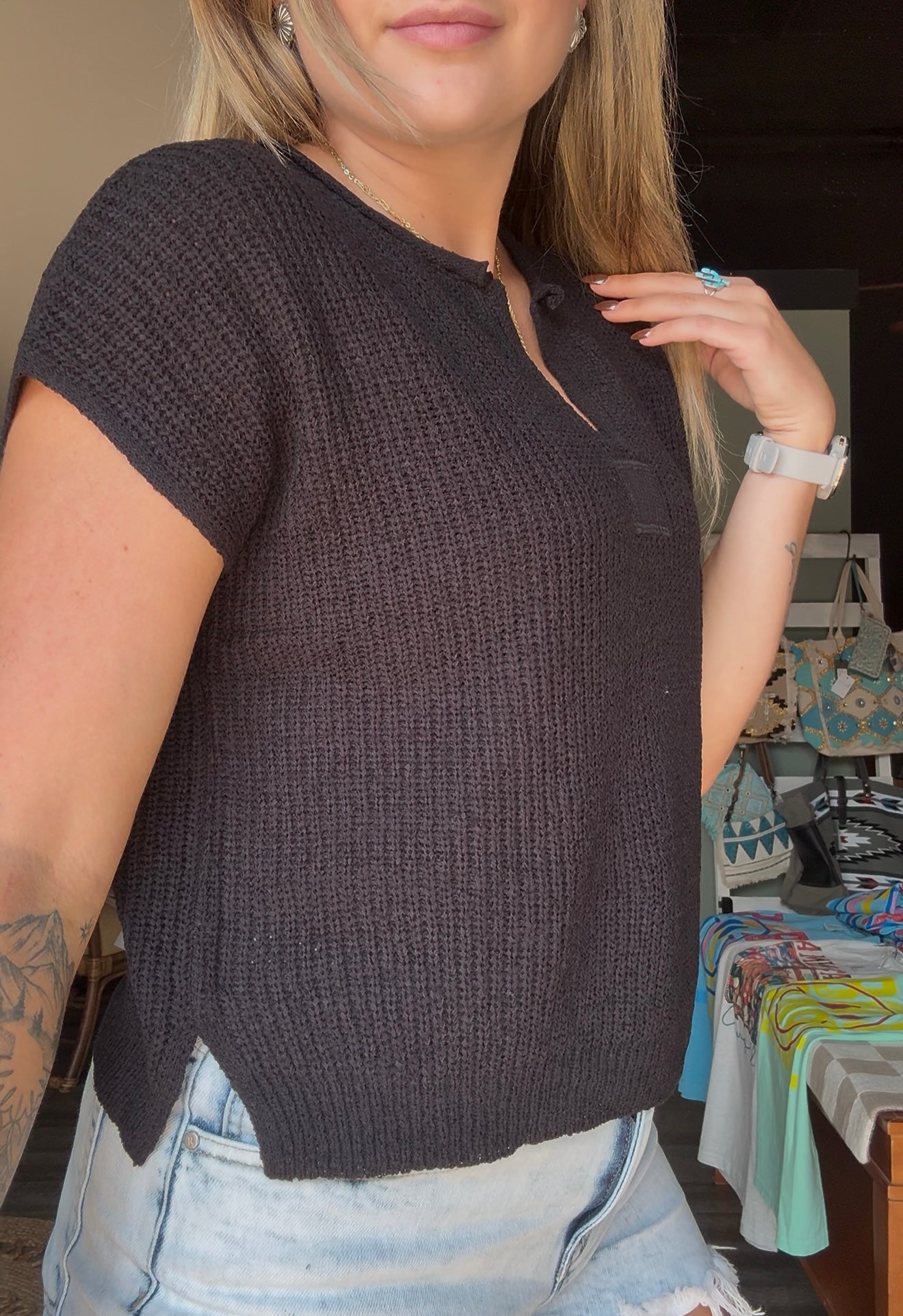 SPLIT NECK SHORT SLEEVE