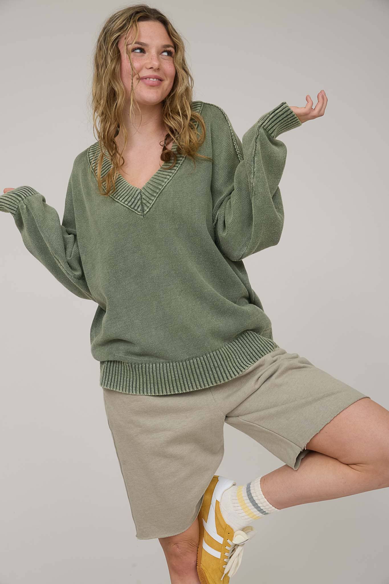WASHED V NECK SWEATER