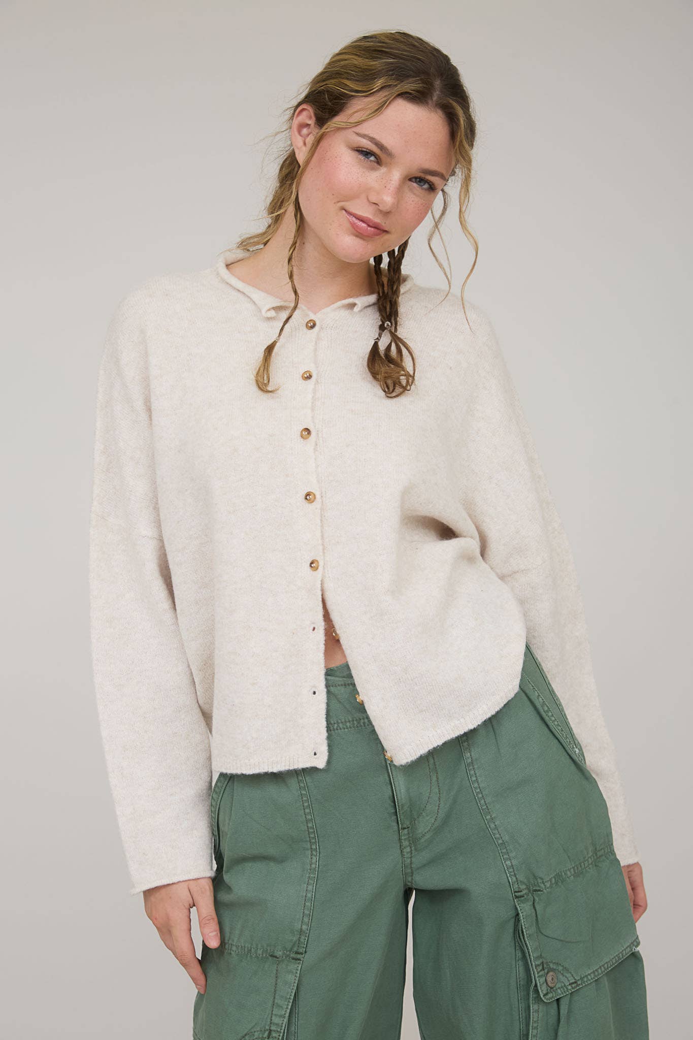 LIGHTWEIGHT BUTTON DOWN KNIT CARDIGAN