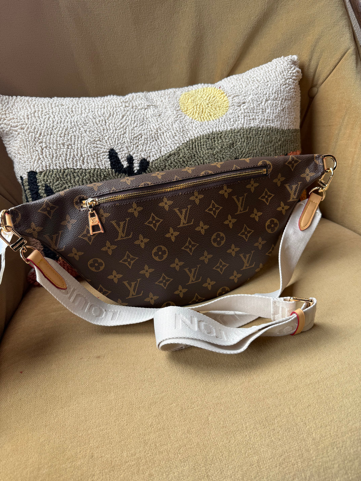 Luxury Cream Strap Fanny Bag