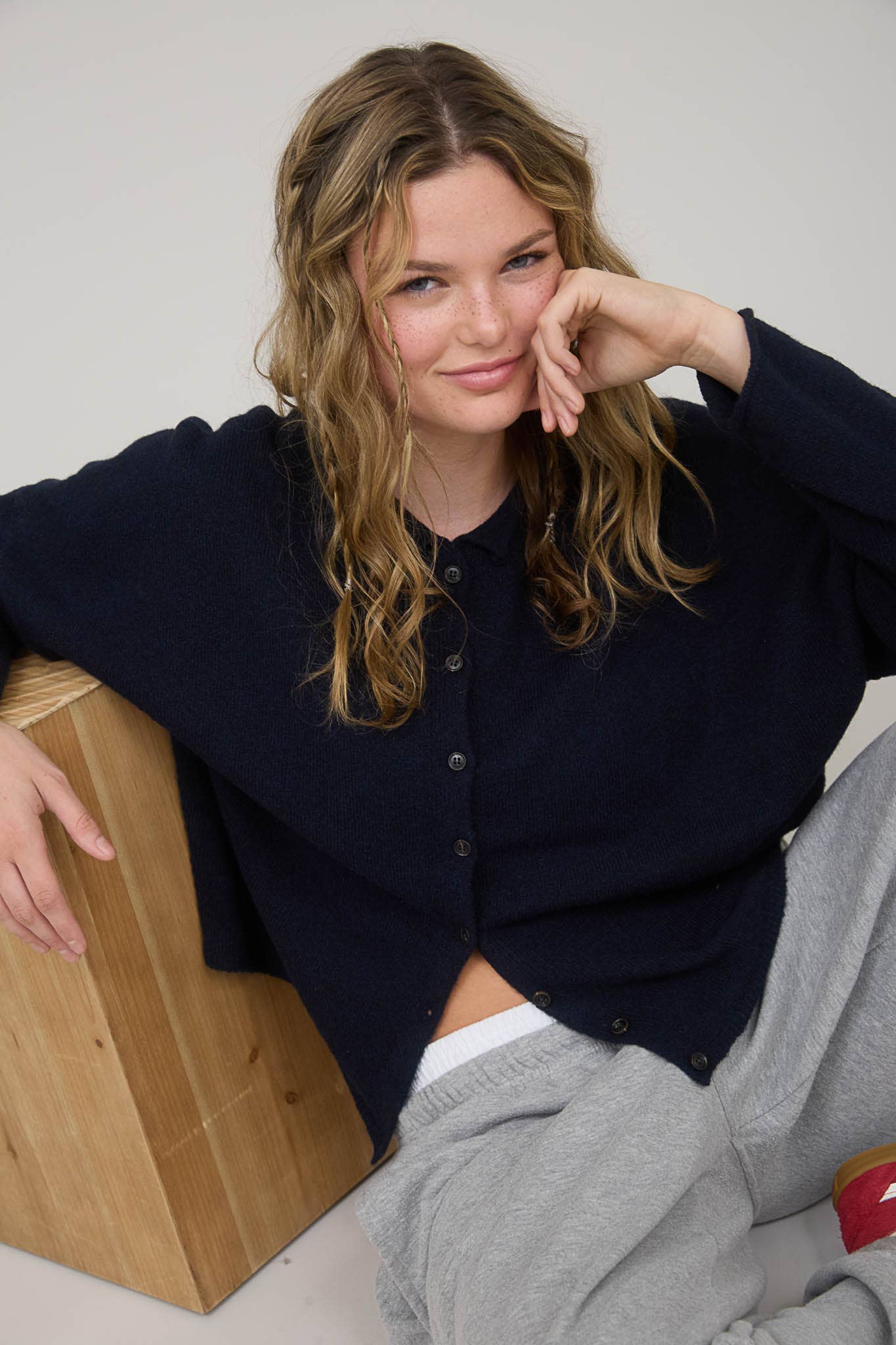 LIGHTWEIGHT BUTTON DOWN KNIT CARDIGAN