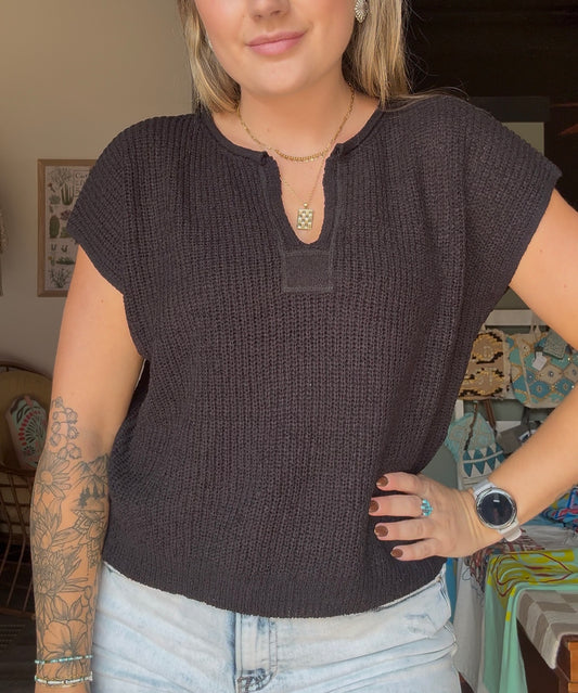 SPLIT NECK SHORT SLEEVE