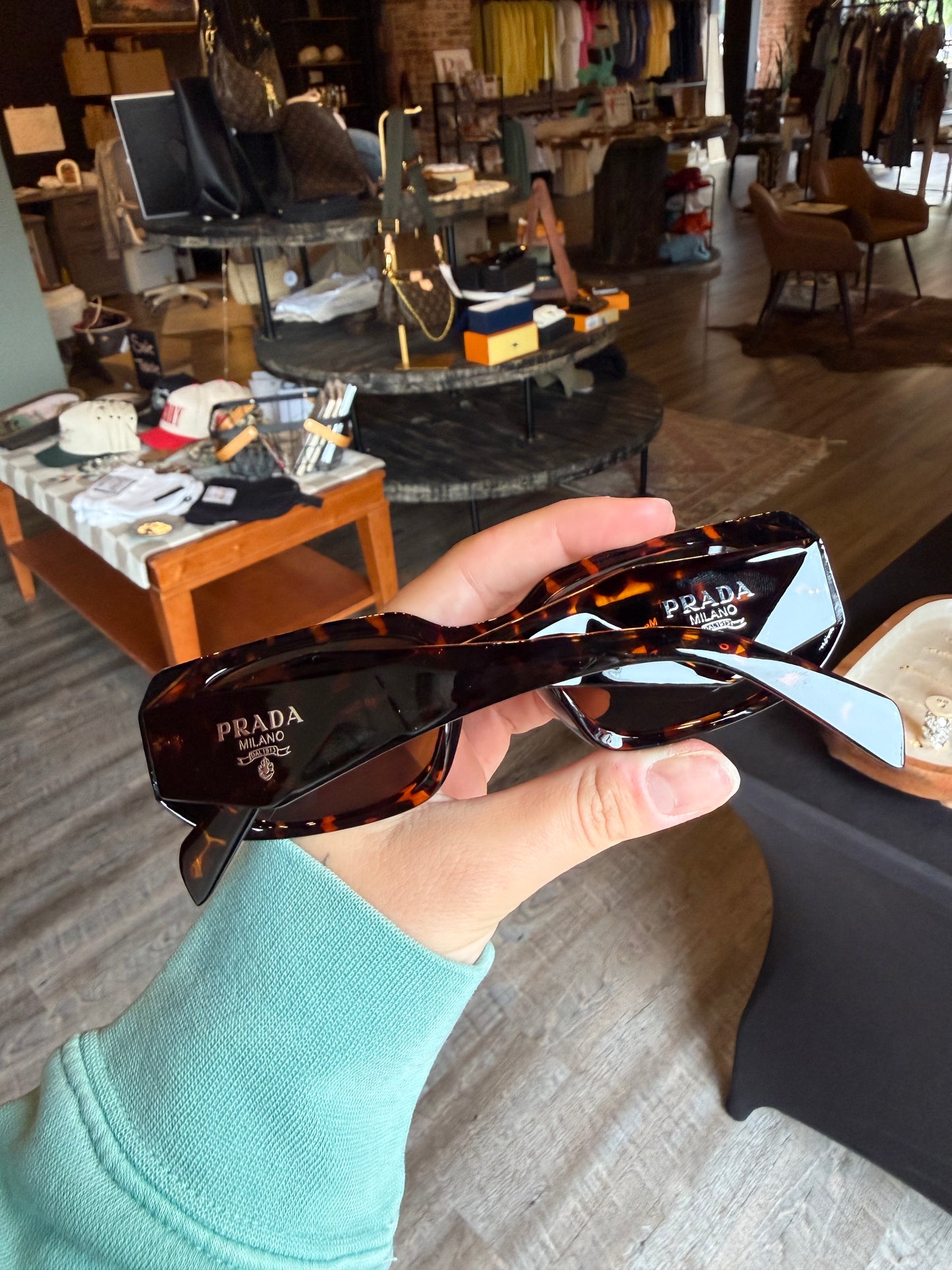 Luxury Drk Tortoise Sunnies